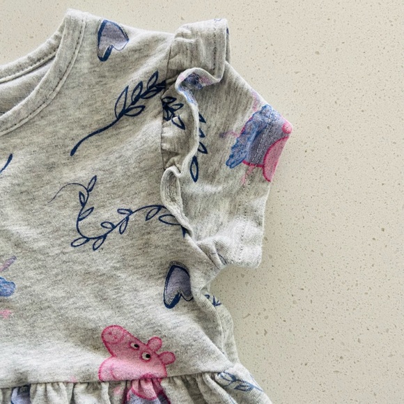 ✨SOLD on another platform 5.19.2022✨ Peppa Pig Dress Size 4T - Picture 2 of 4